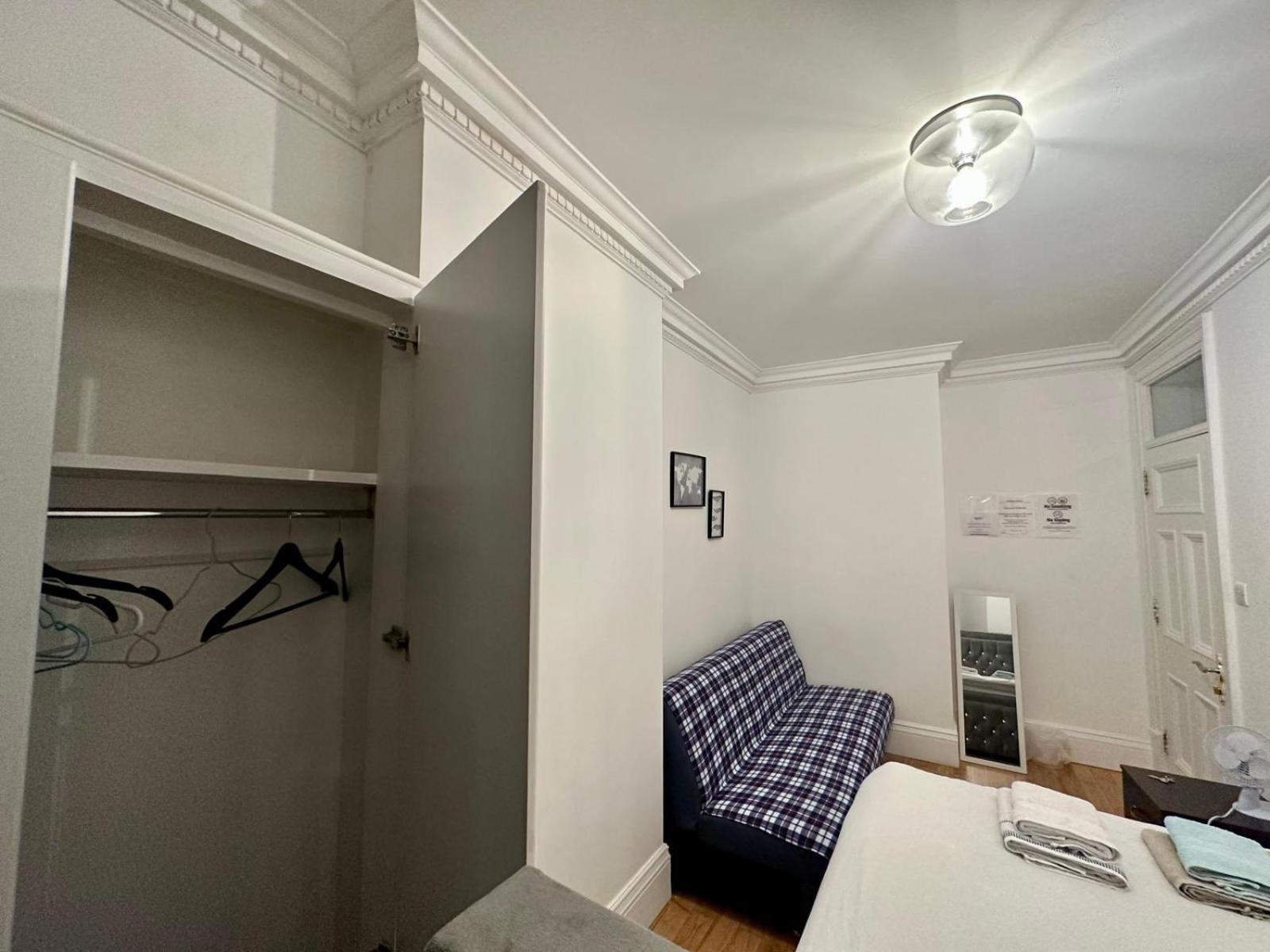 Opposite Of Edgware Road Tube Station, Short Walk To Marble Arch * Londra